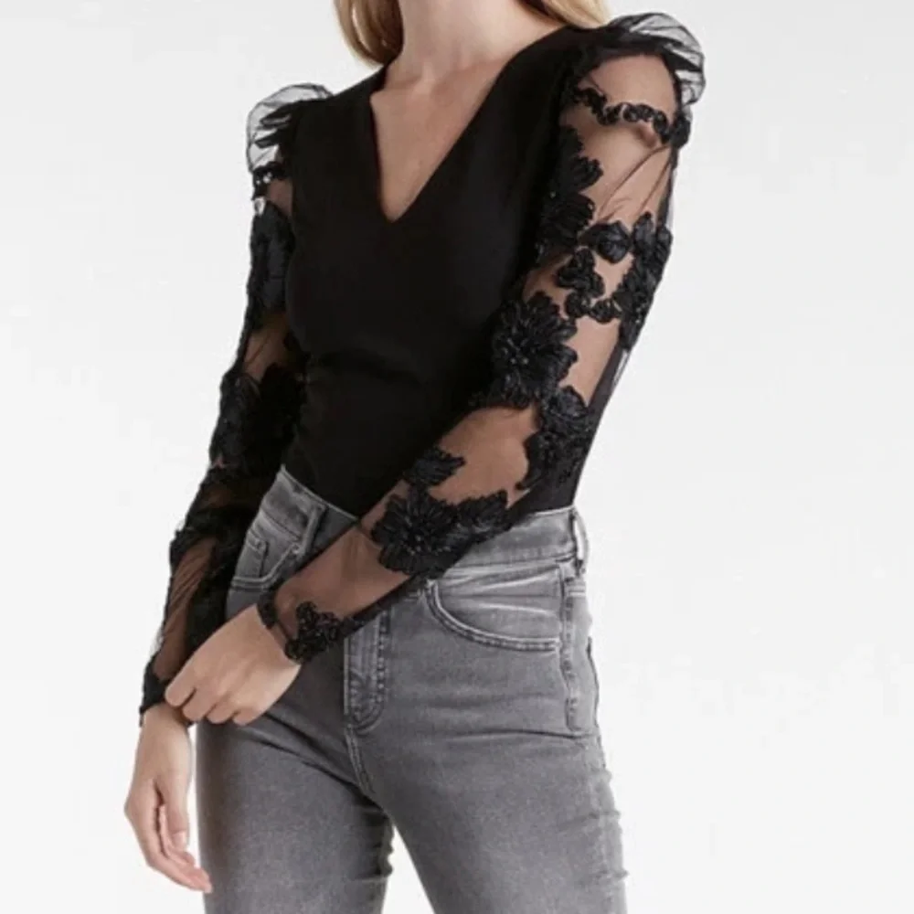 EXPRESS Floral Lace Puff Long Sleeve Thong Bodysuit Blouse Black V Neck - Picture 2 of 8